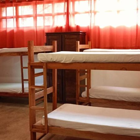 Funky Monkey Hostel & Yoga Rooftop Lounge , Arugambay Потувил Екстериор снимка