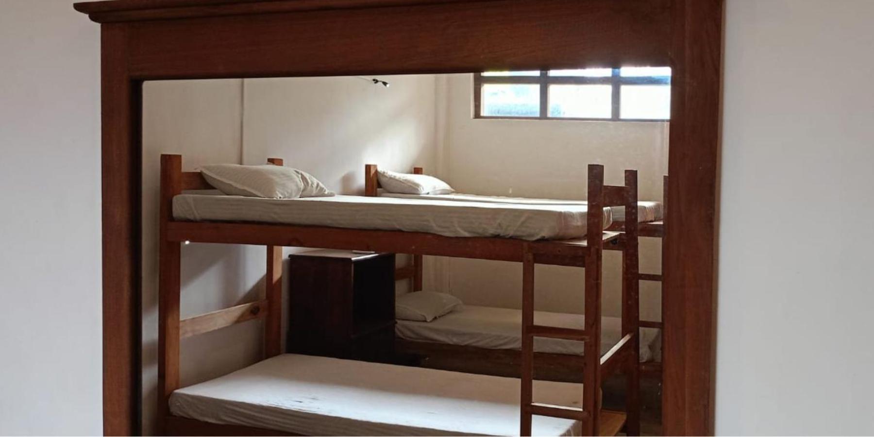 Funky Monkey Hostel & Yoga Rooftop Lounge , Arugambay Потувил Екстериор снимка